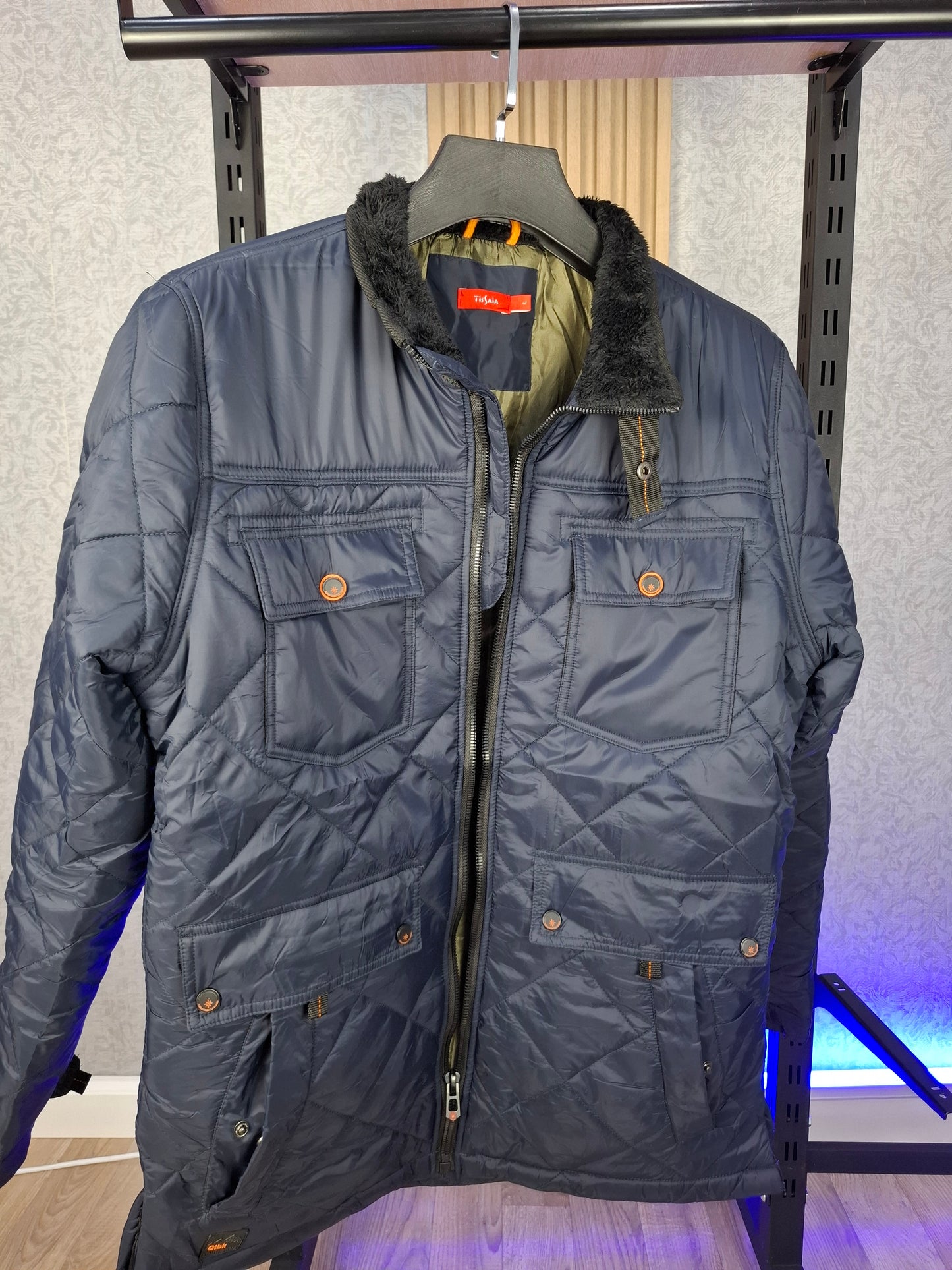 Veste matelassée classique avec col en fausse fourrure